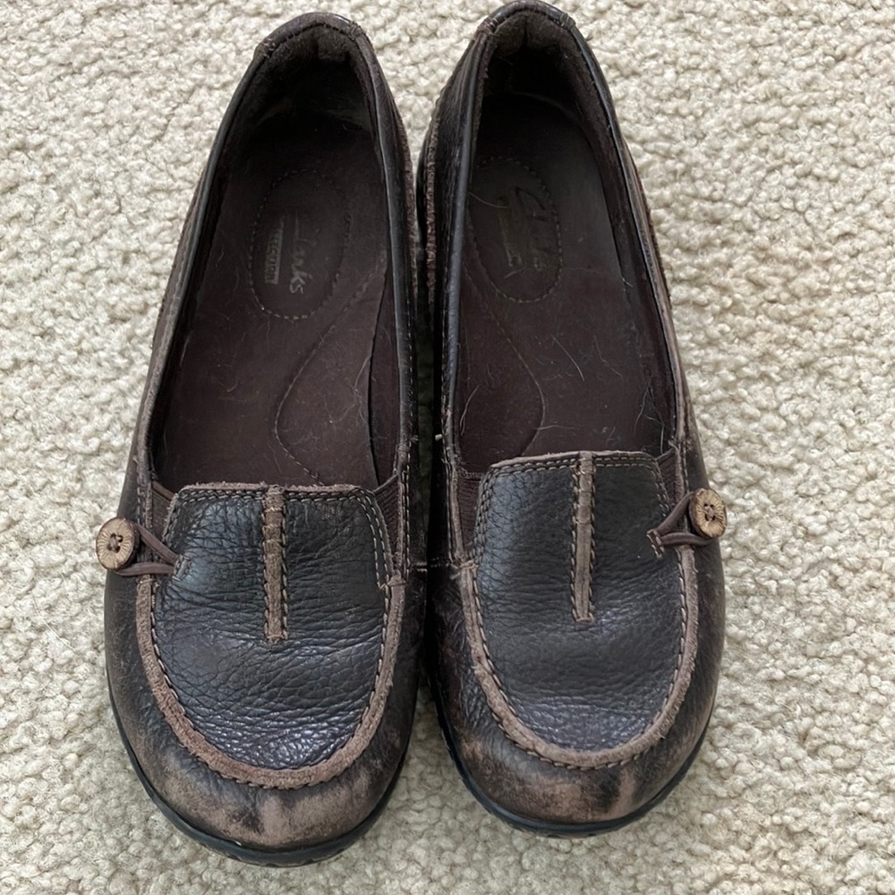 Clarks Ashland Scurry shoes (brown)